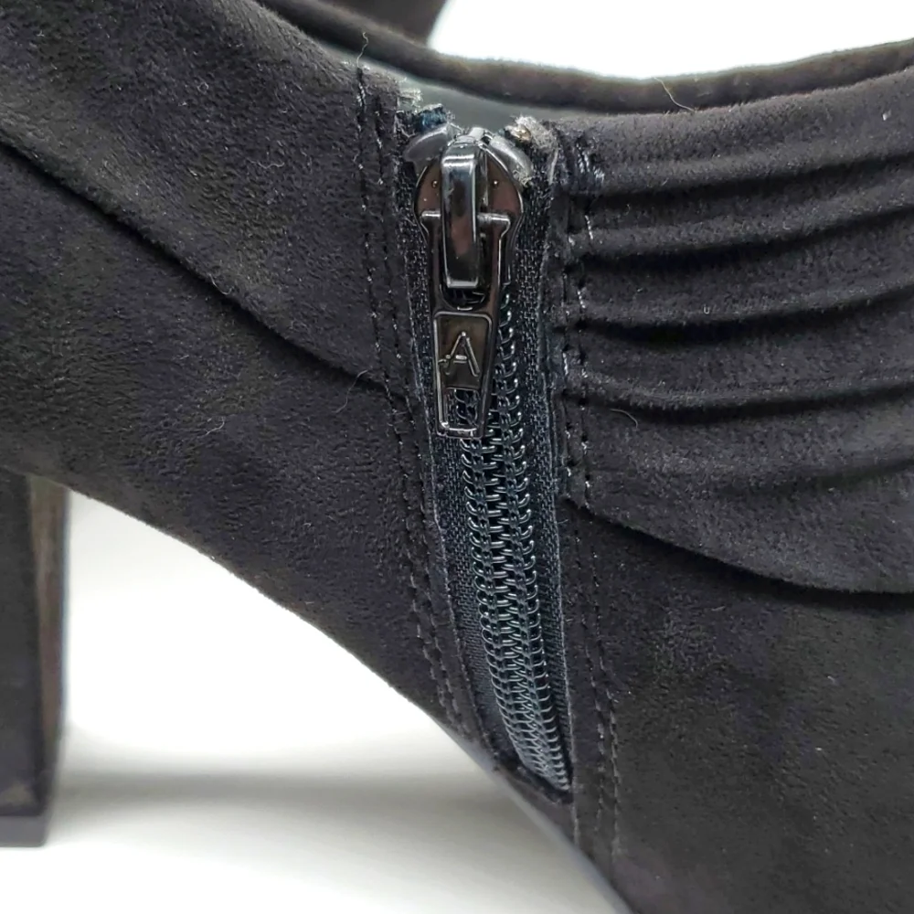 Aerosoles Heelrest Starring Role Black Faux Suede Ankle Booties EUC